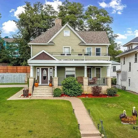 Historic Spacious Charmer In The East Village
